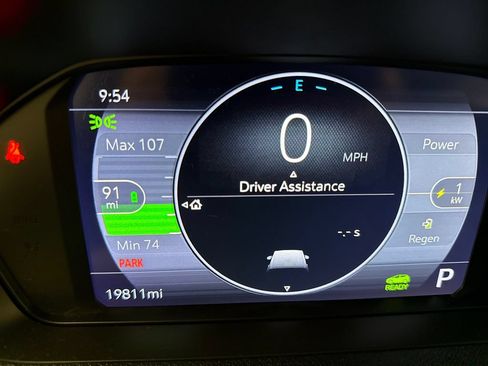 Certified 2023 Chevrolet Bolt LT FWD image 18