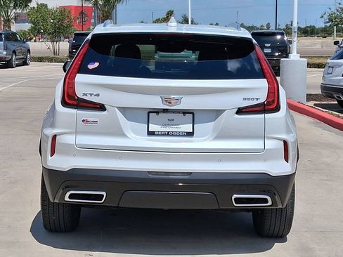 Used 2025 Cadillac XT4 Premium Luxury w/ LPO, Floor Liner Package FWD image 5