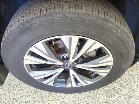 Used 2023 Nissan Rogue SV AWD/4WD image 31