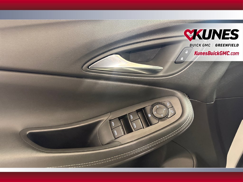 Used 2025 Buick Encore GX Preferred AWD/4WD image 19