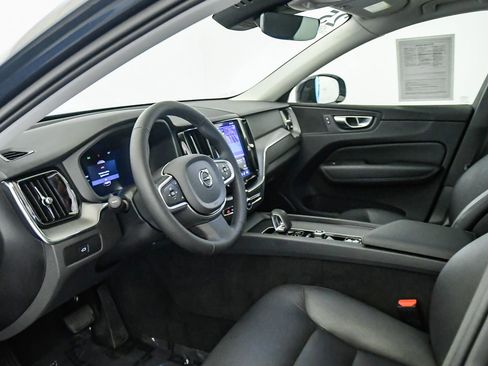 Certified 2025 Volvo XC60 B5 Core AWD/4WD image 17