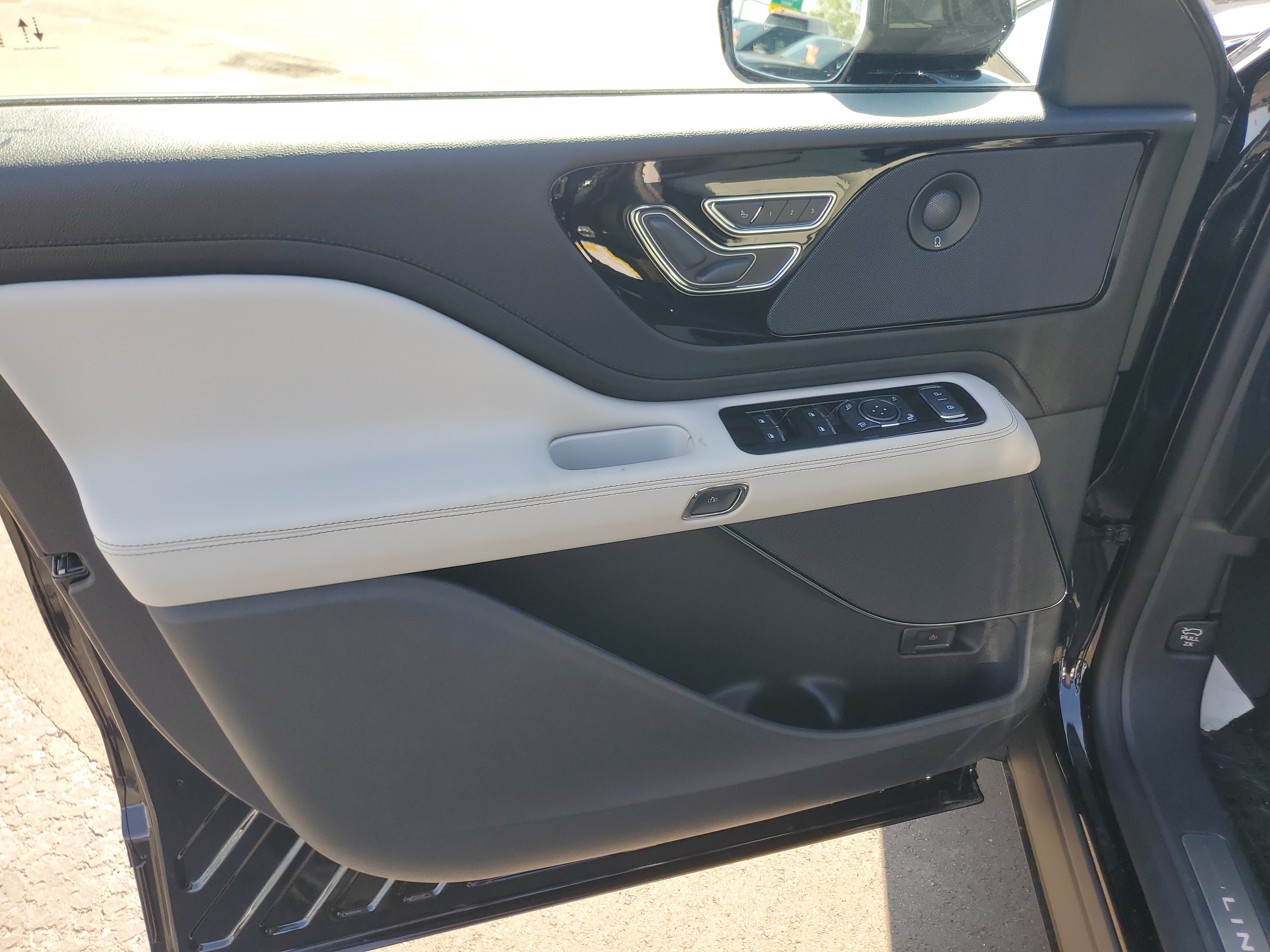 New 2027 Lincoln Aviator Reserve w/ Jet Appearance Package AWD/4WD image 7