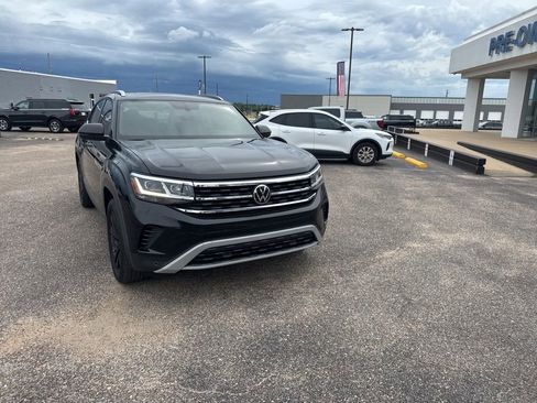 Used 2022 Volkswagen Atlas Cross Sport SE FWD image 2