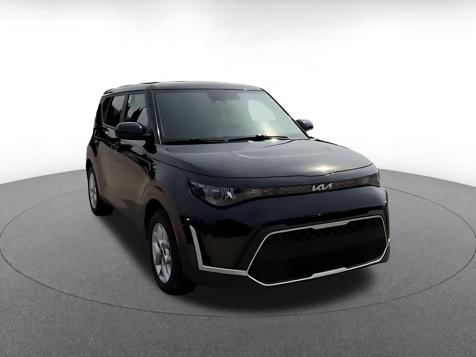 Used 2025 Kia Soul LX w/ LX Technology Package FWD image 13