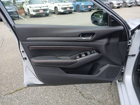 Used 2023 Nissan Altima 2.5 SR w/ SR Premium Package FWD image 22