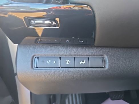 New 2025 Nissan Pathfinder SV w/ Black Appearance Package image 13