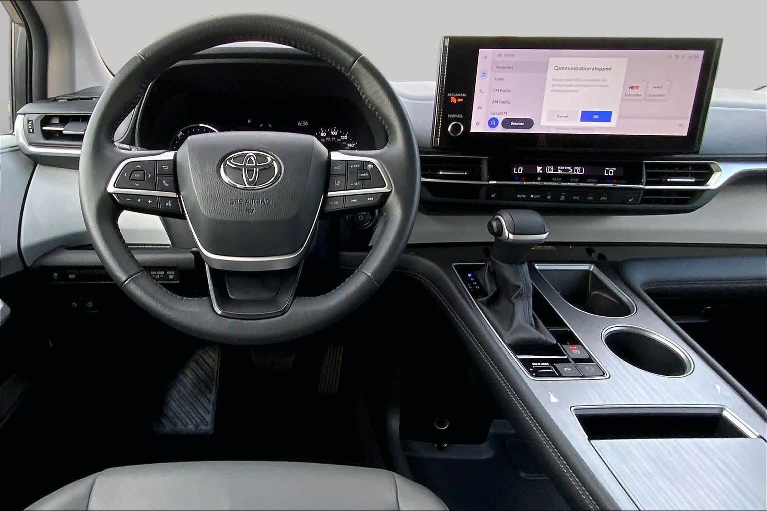 Certified 2025 Toyota Sienna XLE FWD image 6