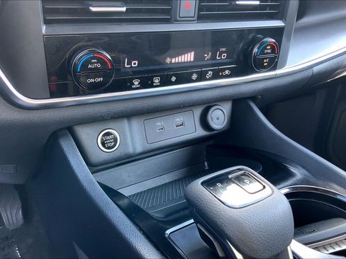 Used 2023 Nissan Rogue SV AWD/4WD image 38