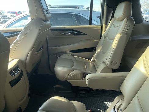 Used 2019 Cadillac Escalade ESV Platinum image 4