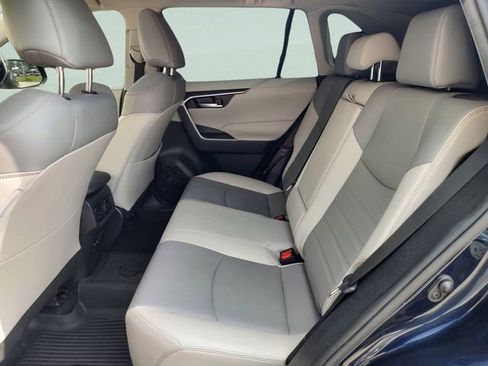 Used 2020 Toyota RAV4 XLE Premium FWD image 28