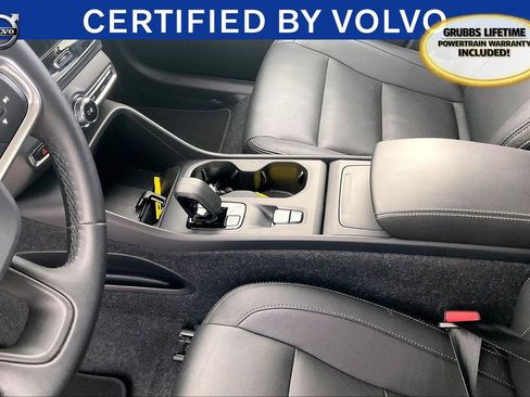 Used 2025 Volvo XC40 B5 Core image 18