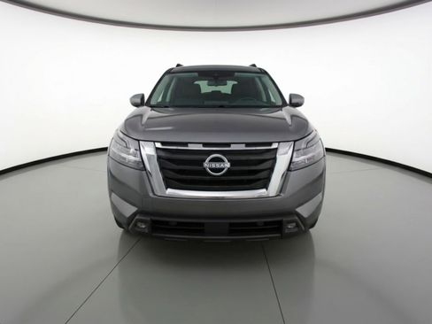 Used 2025 Nissan Pathfinder SV AWD/4WD image 2