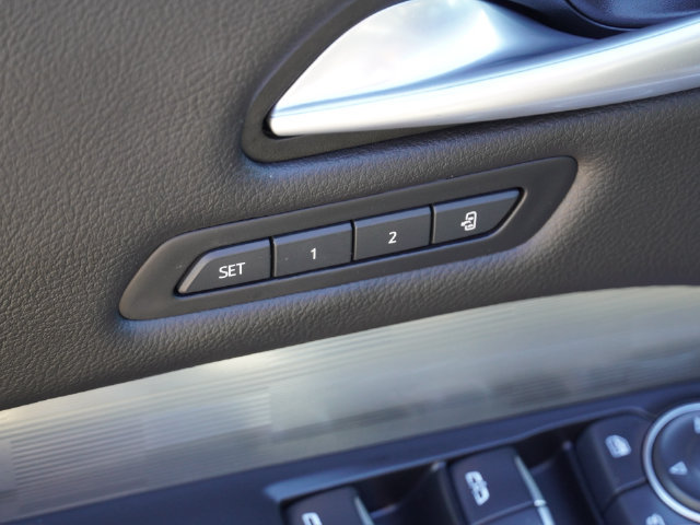 Used 2025 Cadillac XT4 Premium Luxury FWD image 29