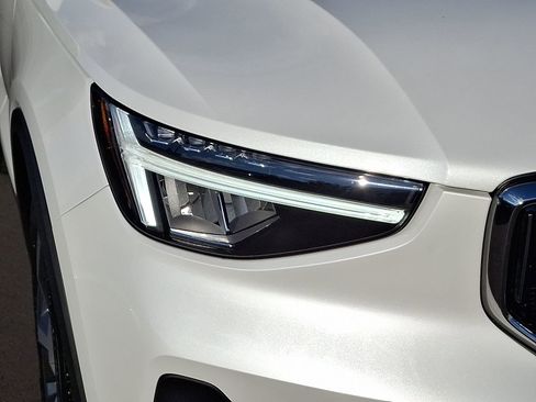 Certified 2024 Volvo XC40 B5 Core image 9