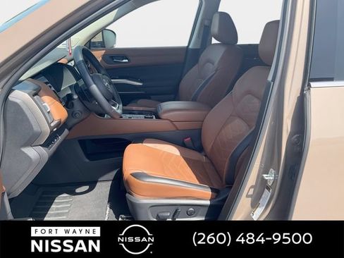 Certified 2025 Nissan Pathfinder Platinum w/ Cargo Package AWD/4WD image 13