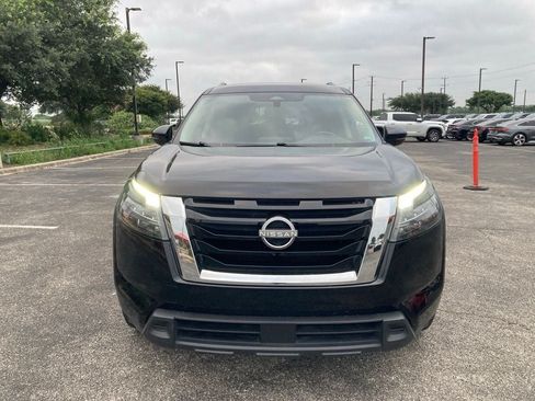 Used 2024 Nissan Pathfinder SV FWD image 2