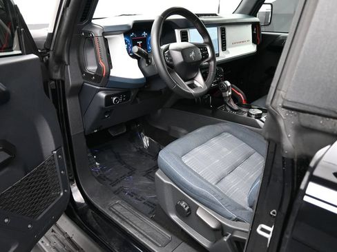 Used 2025 Ford Bronco Heritage Edition AWD/4WD image 2