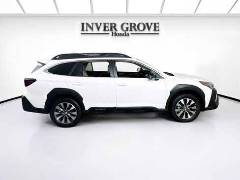 Used 2025 Subaru Outback Limited w/ Tech Package 3 AWD/4WD image 3