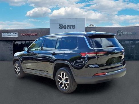 Used 2023 Jeep Grand Cherokee L Limited AWD/4WD image 5