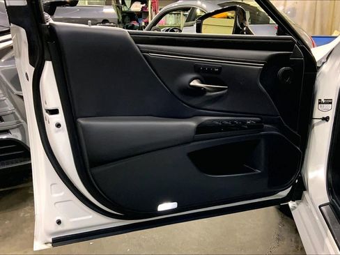 Certified 2022 Lexus ES 350 w/ Premium Package image 21