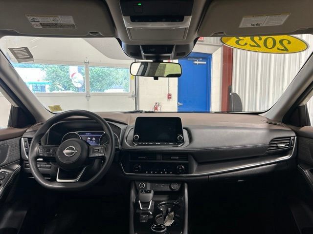 Used 2023 Nissan Rogue SV AWD/4WD image 16