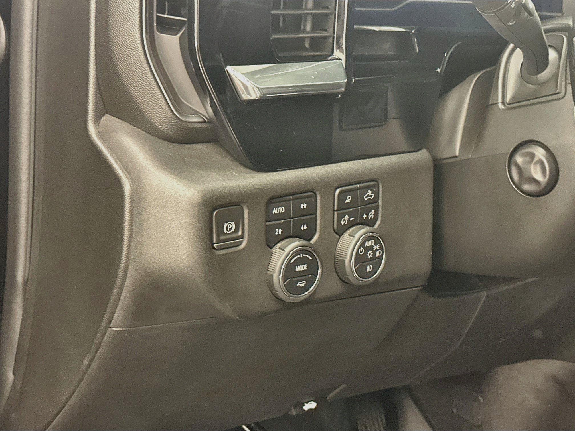 Used 2023 Chevrolet Silverado 1500 LTZ AWD/4WD image 17