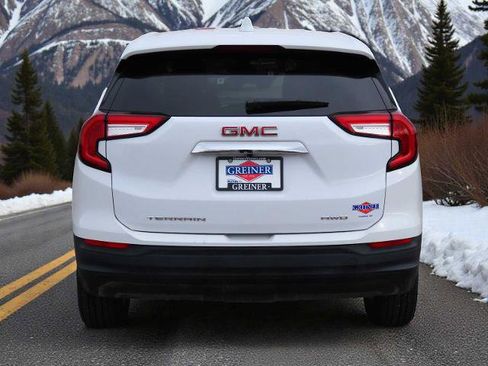 Used 2024 GMC Terrain SLE image 5