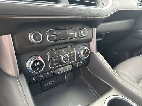 Used 2021 GMC Yukon XL SLT w/ SLT Premium Package image 34