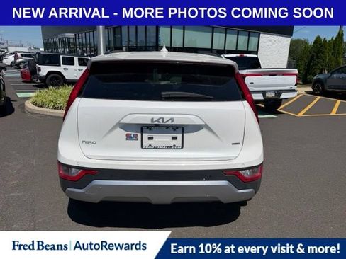 Used 2023 Kia Niro EX FWD image 6