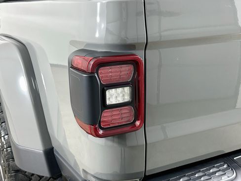 Used 2021 Jeep Gladiator Rubicon AWD/4WD image 11
