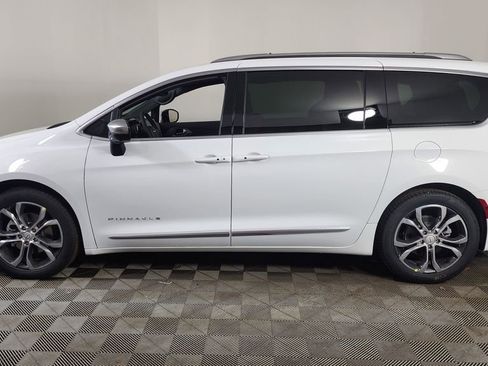 New 2026 Chrysler Pacifica Pinnacle image 4