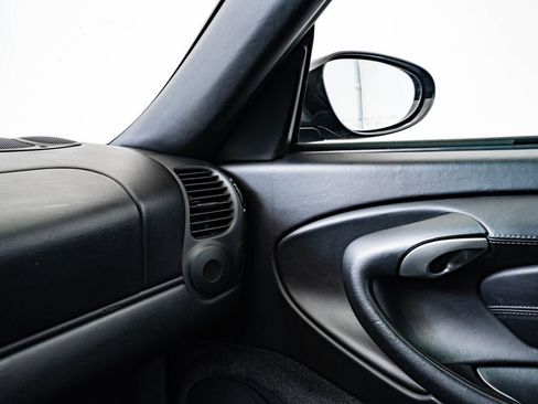 Used 2001 Porsche 911 Carrera RWD image 32