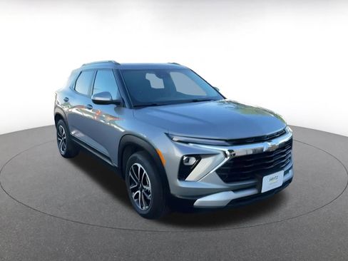 Used 2025 Chevrolet TrailBlazer LT image 3