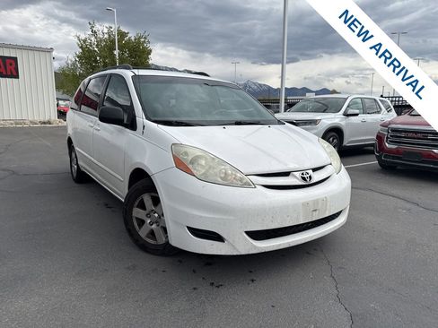Used 2008 Toyota Sienna CE image 1