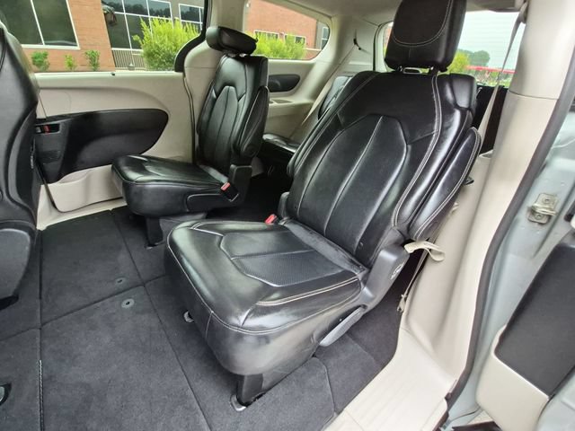 Used 2024 Chrysler Pacifica Touring-L FWD image 28