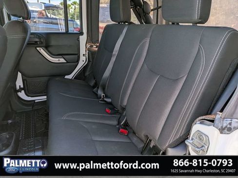 Used 2018 Jeep Wrangler Unlimited Rubicon AWD/4WD image 12