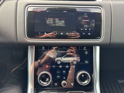 Used 2020 Land Rover Range Rover Sport SE image 23