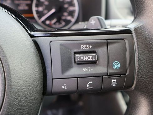 Used 2023 Nissan Rogue SV image 40