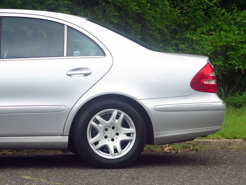 Used 2003 Mercedes-Benz E 320 Sedan image 25