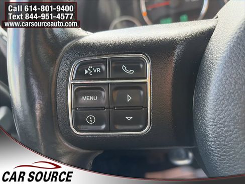 Used 2017 Jeep Wrangler Unlimited Sahara w/ Connectivity Group AWD/4WD image 12