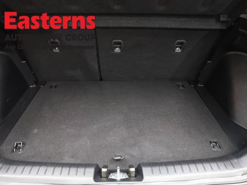 Used 2023 Hyundai Venue SEL image 9