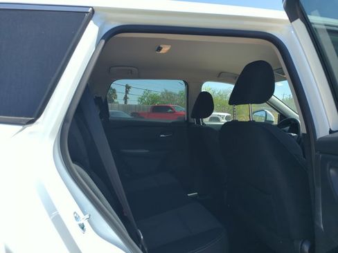 Used 2025 Nissan Rogue SV image 16