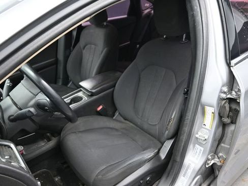 Used 2015 Chrysler 200 Limited w/ Convenience Group image 20