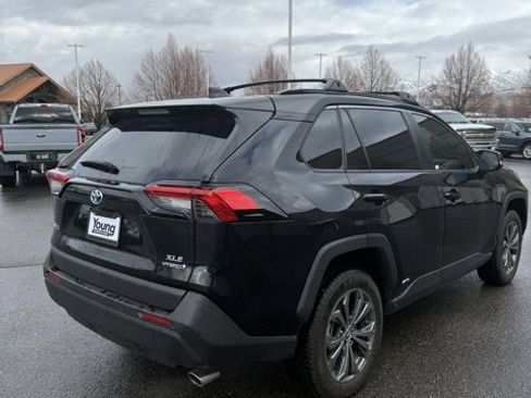 Used 2023 Toyota RAV4 XLE Premium image 6