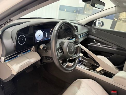 Used 2023 Hyundai Elantra Limited FWD image 12