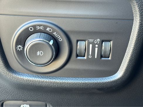 Certified 2023 Jeep Grand Cherokee Overland image 15