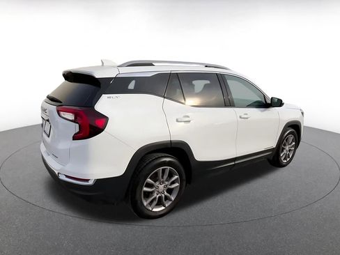 Used 2024 GMC Terrain SLT AWD/4WD image 12