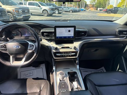Used 2024 Ford Explorer XLT w/ Equipment Group 202A AWD/4WD image 22