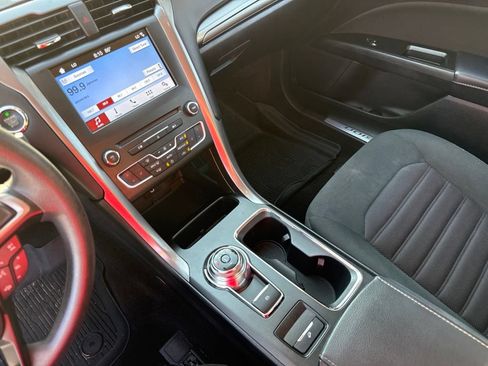 Used 2017 Ford Fusion SE w/ Fusion SE Technology Package FWD image 17