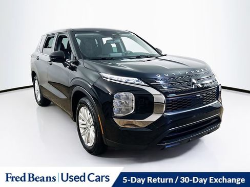 Used 2023 Mitsubishi Outlander ES AWD/4WD image 1
